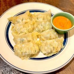 ニラとチキンのモモ(ネパール餃子)