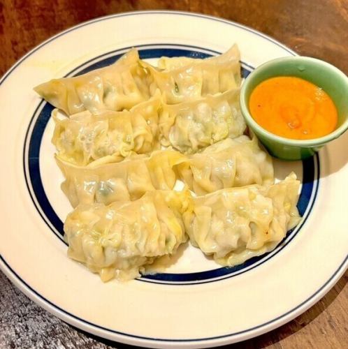 ニラとチキンのモモ(ネパール餃子)