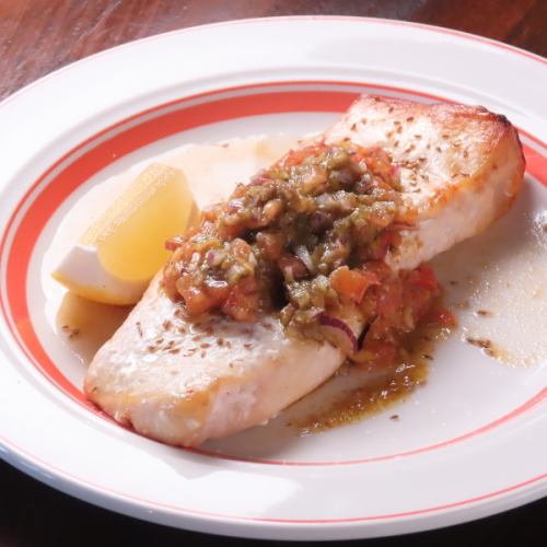 【絶品魚介料理】豊洲「やま幸」のトロカジキマグロの窯焼 潰しトマトのフレッシュソース