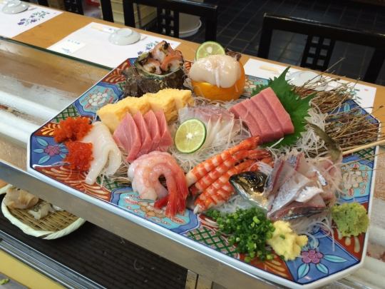 You can enjoy fresh ingredients purchased from Tsukiji.