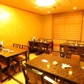 Ideal for small and medium banquets (semi-private room)