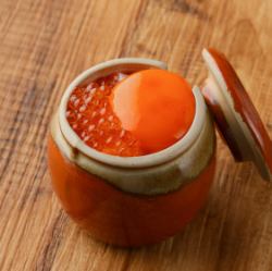 サーモンといくらの親子ユッケ