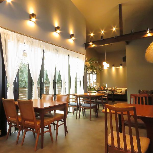 The interior of the restaurant is clean, high-quality, and relaxing. It can be used for any occasion, whether you are with your family, friends, or partner.