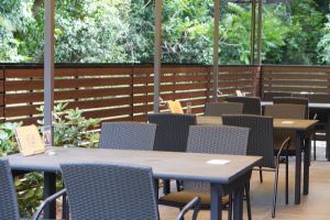 We also recommend the terrace seats surrounded by greenery. Pets are welcome! There is also a dog run (fee required).