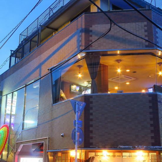 This stylish store with glass walls is perfect for a date♪