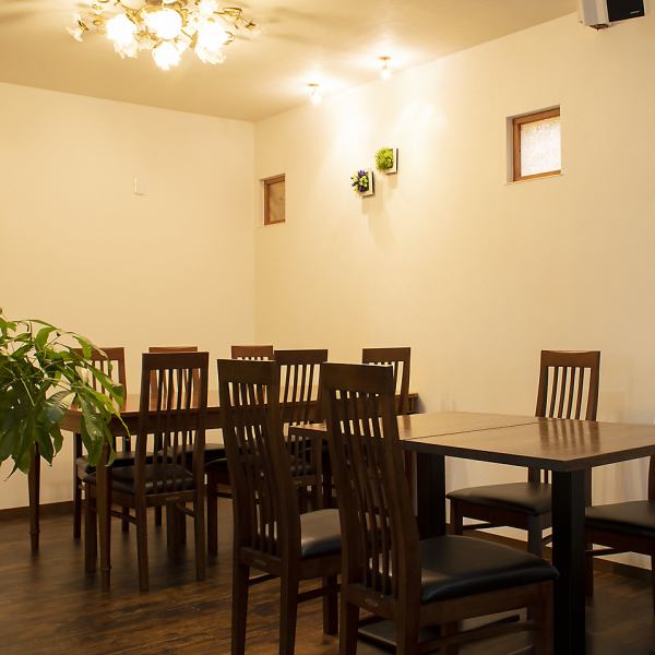 A warm space based on wood and white is perfect for mom friends lunch, girls' associations, and family use.Each seat is also spacious so you can relax and enjoy your meal and cafe time.Please contact us for various scenes.Make a reservation online so it's a great deal.