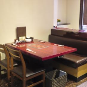 【4名テーブル×4席】