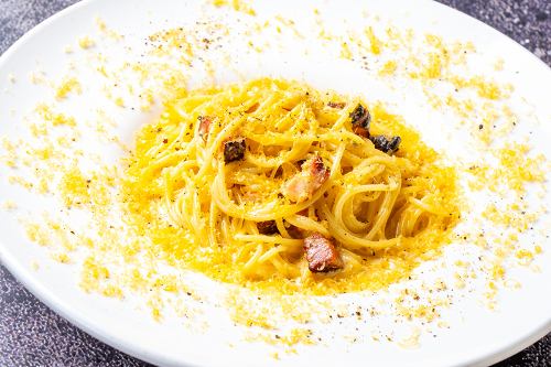 北海道産４種チーズを使った濃厚！カルボナーラ