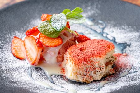 苺とホワイトチョコのティラミス