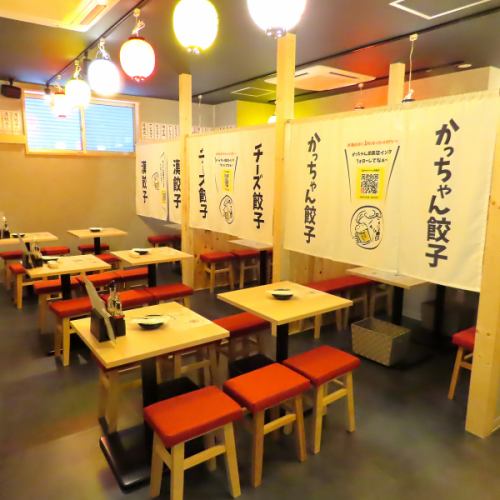 ≪こちらは15名~貸切OK!フロア最大24名様迄≫広々とした空間で、ゆったりとお寛ぎ頂けます。ご家族やご友人とのお食事会にもぴったりのお店です。人数が増えても、お席を繋げての対応など承りますので、ご遠慮なくご相談いただければと思います☆