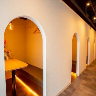 懐かしい雰囲気漂うレトロな店内♪。お一人様はもちろん会社の同僚の方たちと帰宅前に1杯、お気軽にふらっとお立ち寄りください!