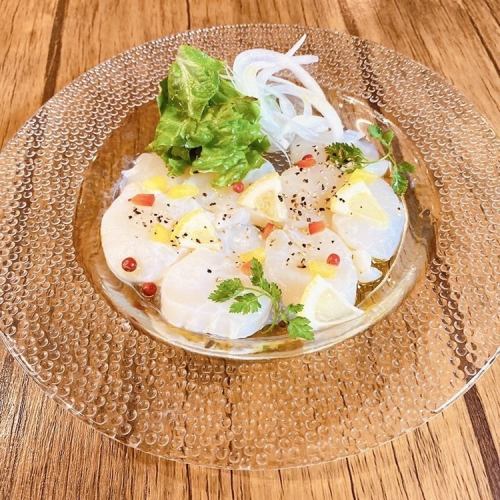 ホタテ貝柱のカルパッチョ 沖縄岩塩レモンソース