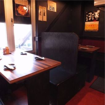 4名様掛けテーブル席を2卓ご用意◇女子会やご家族連れの方にも◎