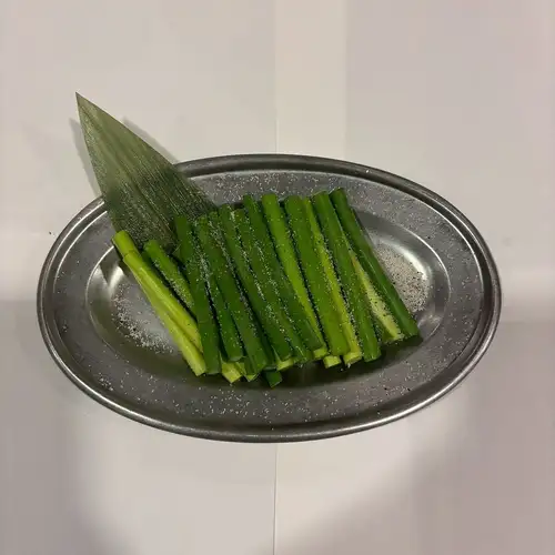garlic sprouts