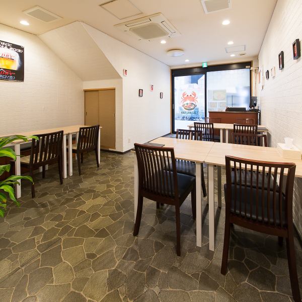 広々とした店内は、お仕事帰りでも気軽に立ち寄れるアットホームな店内空間です！落ち着いた雰囲気の中で、ゆったりとした時間を過ごしながら、美味しい料理をお楽しみいただけます☆