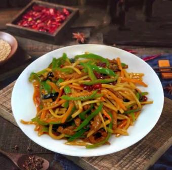Sichuan-style stir-fried shredded pork and vegetables