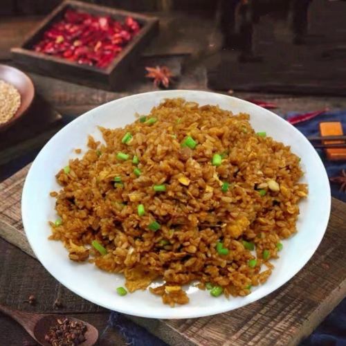 Garlic-flavored fried rice with beef ribs