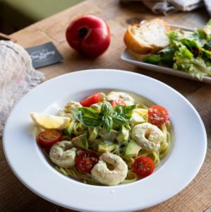 Shrimp in Basil Sauce and Avocado with Lemon