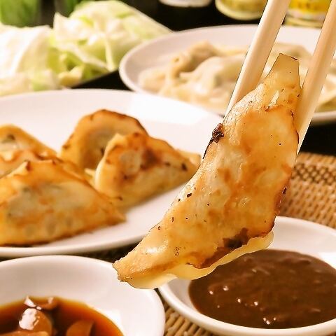 こだわり餃子！二つの味わい