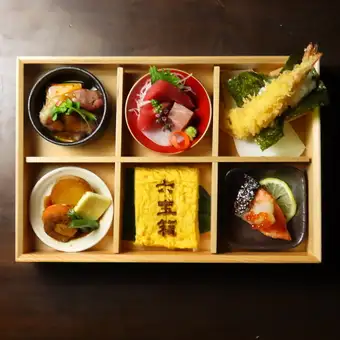 【観光の方や贅沢なお食事をしたい方へ】～北海道の海鮮が詰まった一箱～六宝箱　(先椀付き) 