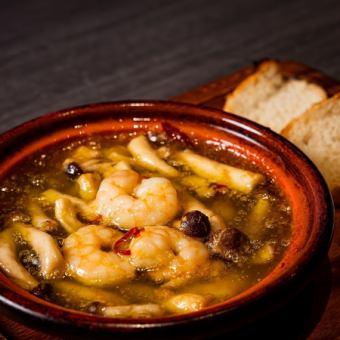 Shrimp and mushroom ajillo