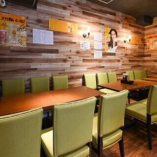 広々としたお席でご宴会承ります。飲み放題メニューも豊富です♪