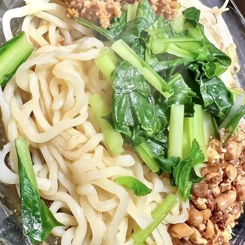 天然居名物汁なし担々麺