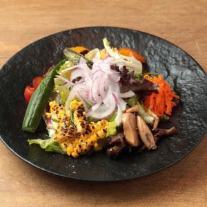 Fresh vegetable salad with baguette