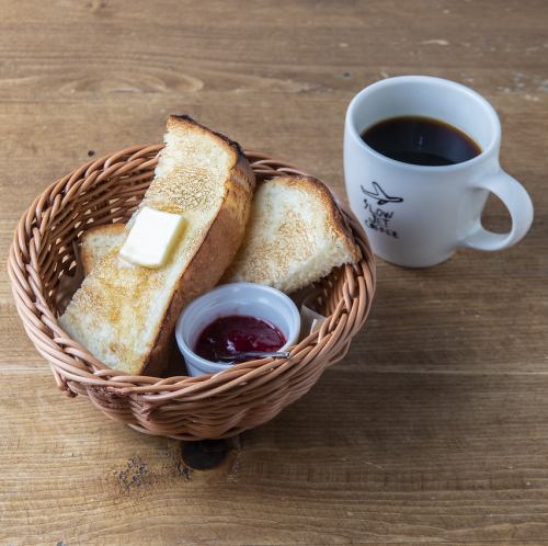 두꺼운 절단 토스트