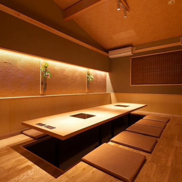 Our restaurant offers all seats in a completely private room with a feeling of spaciousness, so you can spend a relaxing time just for you.This is a private room [1-4-banchi] with a sunken kotatsu table for up to 10 people.A lot of wood is used, so you can feel the warmth as a whole, making it a perfect space for dining with family and loved ones.