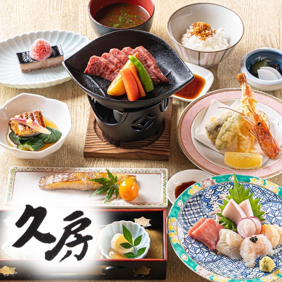 You can enjoy authentic Japanese cuisine and course meals.We welcome everyone from single diners to banquet guests.