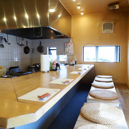 <p>[A clean and bright interior] A relaxing interior space based on a Japanese theme.We have seats available for a wide range of occasions, from small groups to large banquets for 24 people! There is plenty of space between seats, so you can relax and unwind.</p>