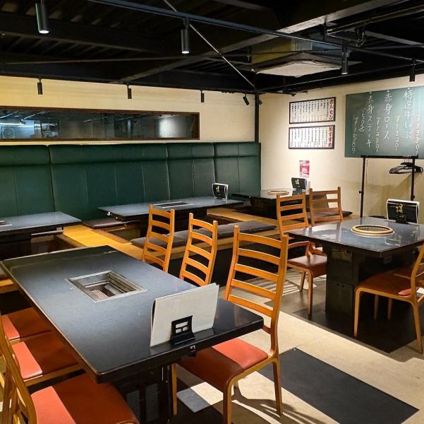 【さまざまなシーンに使える◎】女子会や宴会、ご友人やご家族などさまざまなシーンに使えるテーブル席をご用意！最大34名様までOK！大人数でも安心です◎是非ご利用くださいませ！