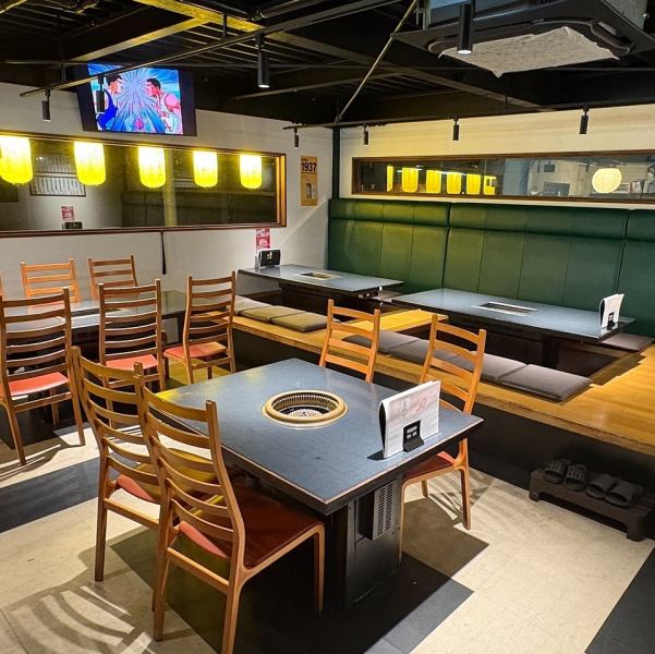 【貸切もOK◎】テーブル席を多数ご用意。最大34名様までOK！大人数のご利用も可能ですので気分やシーンに合わせてお使いいただけます！