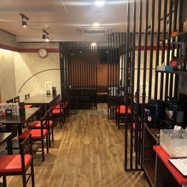 1Fはテーブル席！オシャレな空間の本格中華料理屋！誕生日会や女子会、宴会や歓送迎会など、様々なシーンでご利用頂けます♪