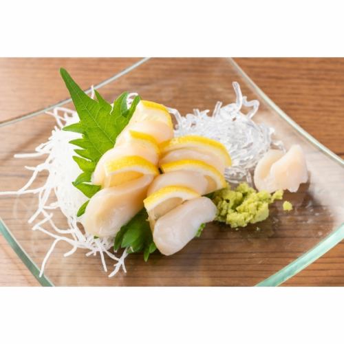 Scallop sashimi / Amberjack sashimi