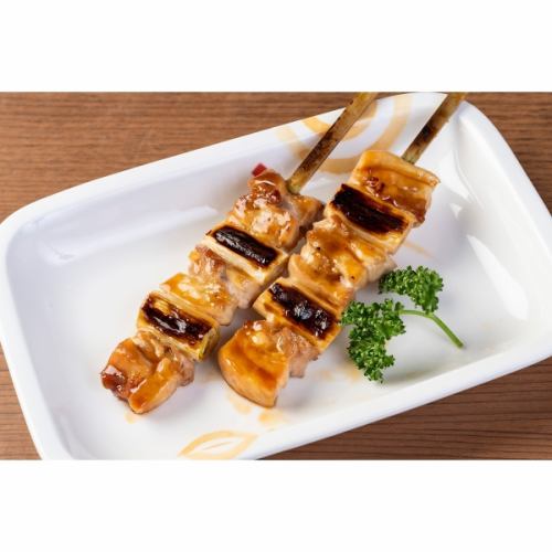 Chicken thigh skewers (2 skewers) / Chicken and green onion skewers (2 skewers) / Chicken meatball skewers (2 skewers) / Chicken neck skewers (2 skewers) - various types