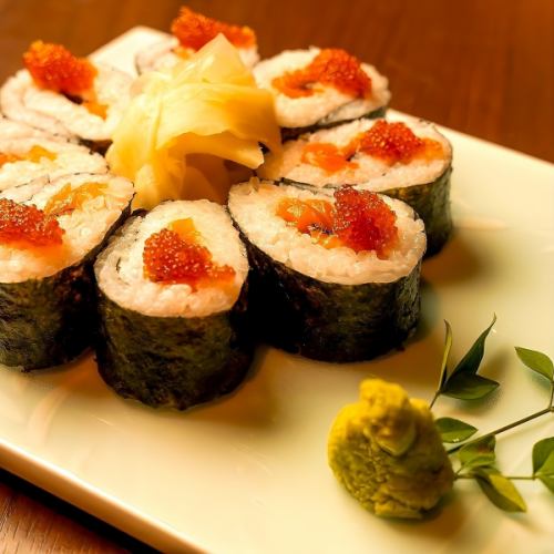当店一押し！サーモンいくら巻き♪ご来店の際はぜひご注文ください。