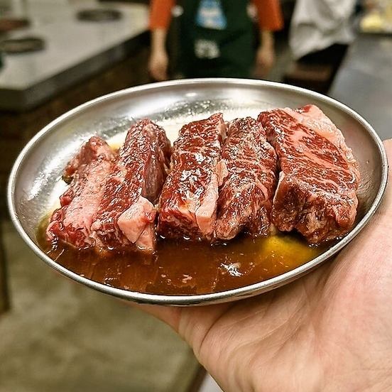 みんな大好き【牛ハラミ】 鉄板メニューも絶妙な焼き加減でお楽しみください♪