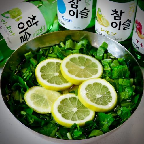 ミナリとレモンの冷麺
