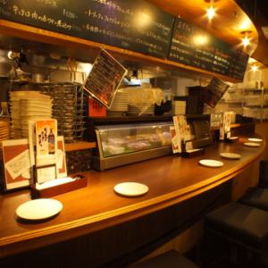 The counter where you can enjoy conversation is a special seat ♪