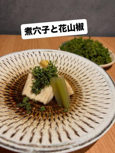 短い期間ですが花山椒ございます🙇♀️
日本酒は、貴醸酒です。
本来、水で仕込むところ贅沢にも日本酒で仕込んだ贅沢な1杯✨
どちらも数量限定なのでお早めにどうぞ🙇♀️
#すべからく
#麻布十番和食
#花山椒
#貴醸酒