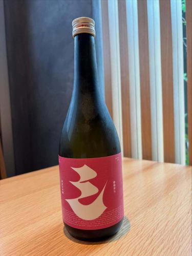 Our shop stocks small quantities of sake so that our customers who love Japanese sake can enjoy trying a variety of types.
We hope you'll discover something new each time you visit.
We only have a few bottles of Juyondai Junmai Ginjo and Awa Tanaka left, so if you're interested, please get them soon! 🙇♀️
We look forward to seeing you! ✨
#Slippery
#AzabuJubanJapaneseCuisine
#A wide variety of sake
#AzabuJubanDinner
#Limited stock available, so get yours early!