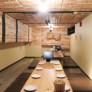 【中型個室】小中規模の宴会におすすめな、最大16名様までOKの個室もございます。限定1室なのでご予約はお早めに！