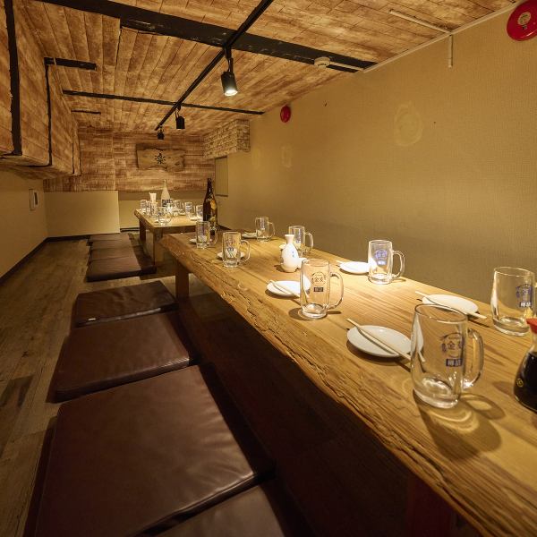 我们还设有中型私人房间,非常适合举办中小型宴会和晚会。最多可容纳16人!仅限1间客房,预订非常抢手,请尽早预订。