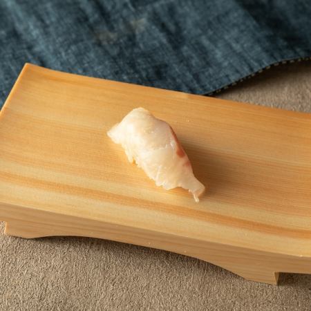 真鯛の昆布締め/真鯛の昆布締め 黒トリュフ塩 各
