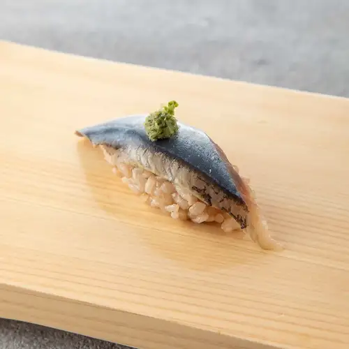 季節の握り寿司　秋刀魚　1貫