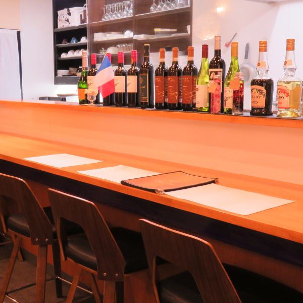 【ランチやお一人様でのお食事、デートにもおススメ】オープンキッチンのカウンター席は、目の前で仕上がる料理を音・耳・目で楽しめる特等席♪気軽にご利用下さい♪