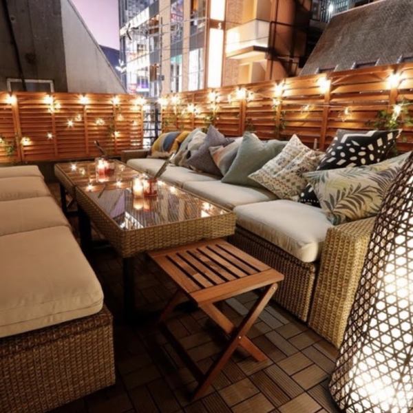 デートや友人とのシーンにも最適な大人気ビアガーデン!駅近で集合解散も楽々◎自慢のBBQはぜひ食べ放題でお楽しみください!夏空の下で楽しむお酒は最高です!