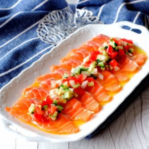 サーモンと彩り野菜のカルパッチョ